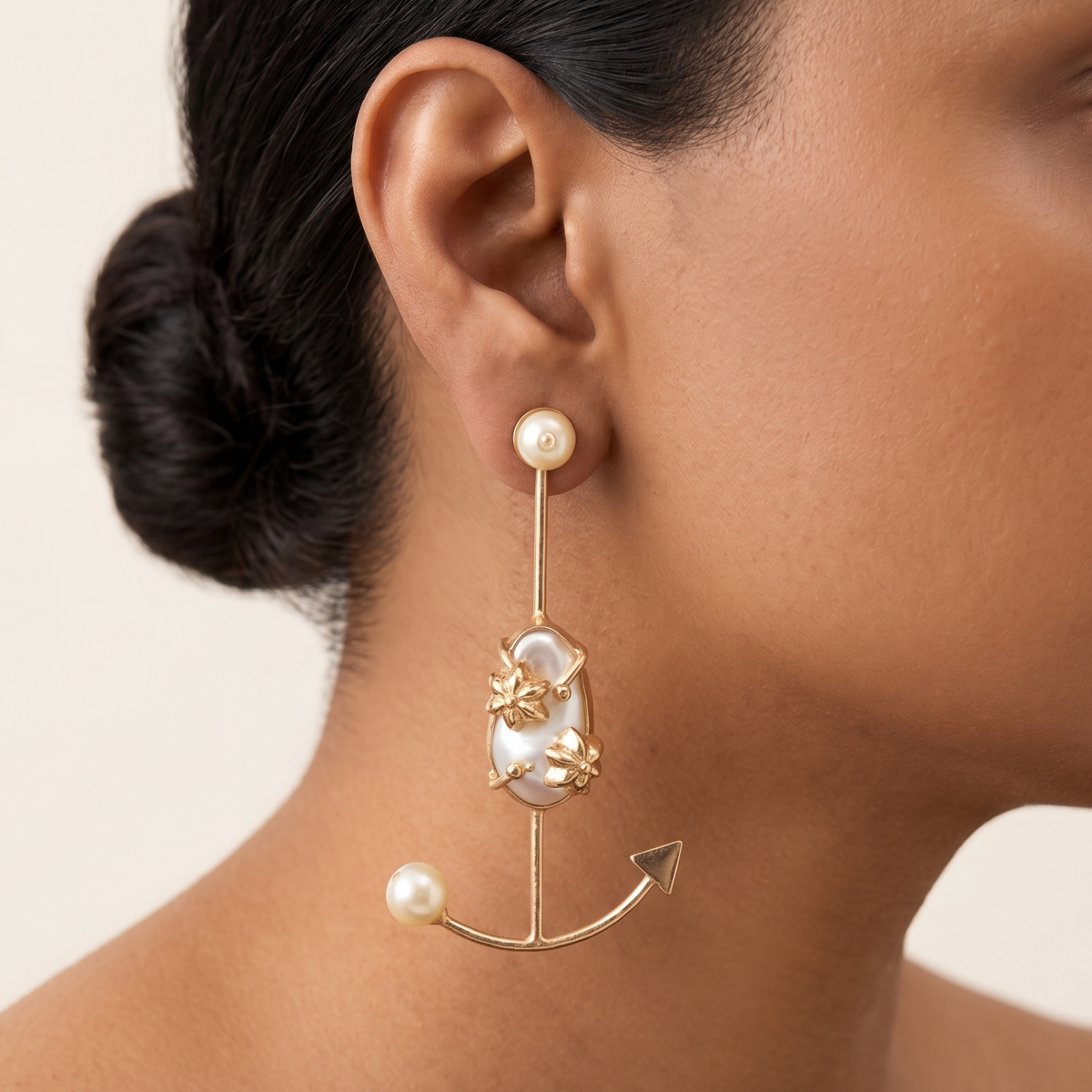 Anchor Baroque Pearl Earrings - Gold