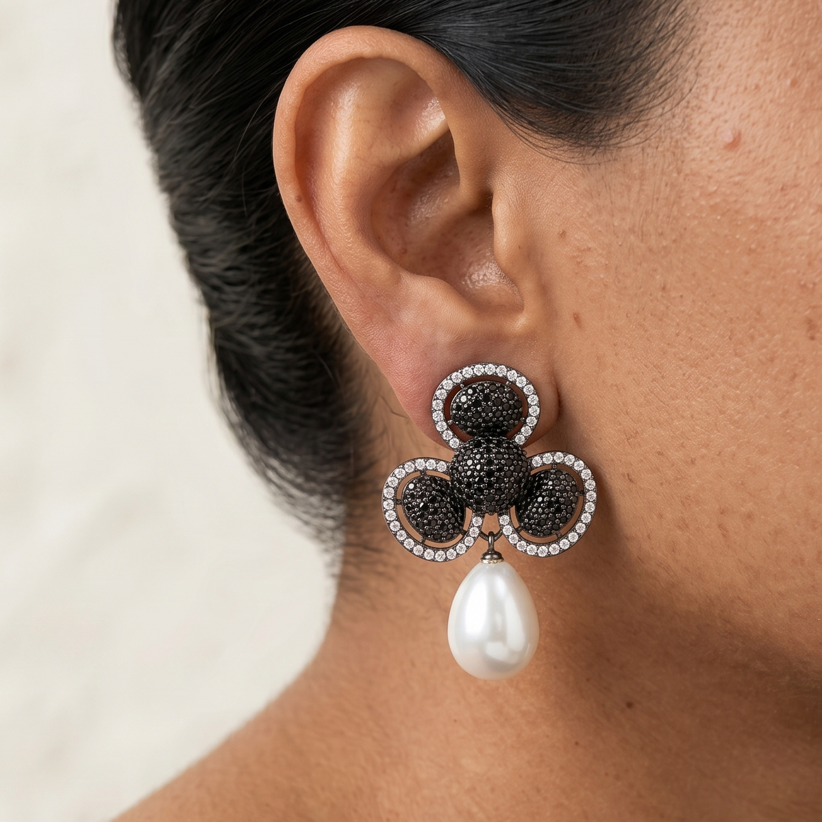 Aara Earrings - Black